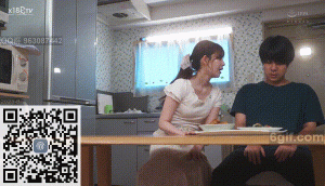 隔壁新搬来的女邻居好漂亮，竟然对男屌丝有了兴趣②