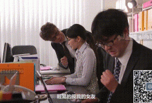 女朋友和男友在同一个公司上班,她被男上司调戏自己却无能为力-解解图解