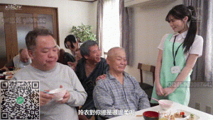 女护工在疗养院工作，温柔善良不懂拒绝，一群色老头得寸进尺