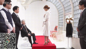 内衣公司里面的极品身材女销售为了业绩，给老板亲自展示公司的产品