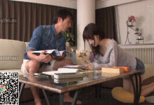 经典补档:家里面可爱的妹妹,故意露着乳沟勾引人,这谁受得了呀①-解解图解