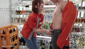 GIF剧情图解3出处，人来人往的便利店，也挡不住男女店员的偷情