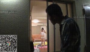 隔壁新版来的女邻居，身材好胸很大，我不满足从窗外偷窥，最终得手成功①