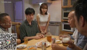 带着妻子从城市搬到乡下居住，热心的邻居来帮忙，没想到夜里老婆被侵犯
