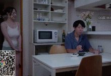 老婆的妹妹寄宿在我家,穿着低胸背心 露出真空凸点,是想故意勾引姐夫吧-解解图解