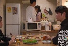 GIF剧情图解3出处,来家里维修的装修工 盯上了已婚人妻,当着丈夫的面呢-解解图解