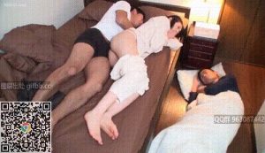 儿子一直和后妈睡在一张床上，随着到了青春期，竟然情不自禁的蹭后妈的屁股