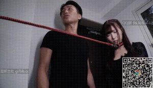 GIF剧情图解4出处，带上项圈她就是我们的宠物了，可以随意的玩弄挑逗了