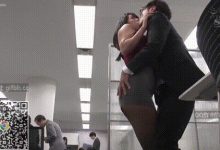 已婚人妻是位女秘书,穿着丝袜短裙漂亮极了,男老板盯着口水都快流出来了②-解解图解