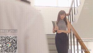 我的高中女老师，表面上是一位端庄淑女，其实是个痴女，特别喜欢勾引男同学