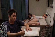 GIF剧情图解3出处,女同学天天到我家找我玩,这个姿势还让我怎么专心学习-解解图解