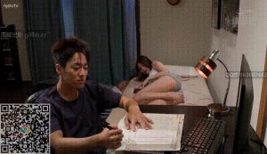 GIF剧情图解3出处，女同学天天到我家找我玩，这个姿势还让我怎么专心学习
