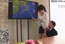 电视台的女播音员,表面上光鲜亮丽,但是还是被男领导随意地玩弄不敢反抗-解解图解