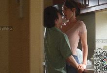 GIF剧情图解2出处,卫生间玩水最有情趣了,肉丝女秘书睡着了也不放过-解解图解