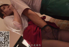 GIF剧情图解3出处,油量黑丝女服务员,老公阳痿出轨的儿媳妇,高颜值纤瘦美女-解解图解